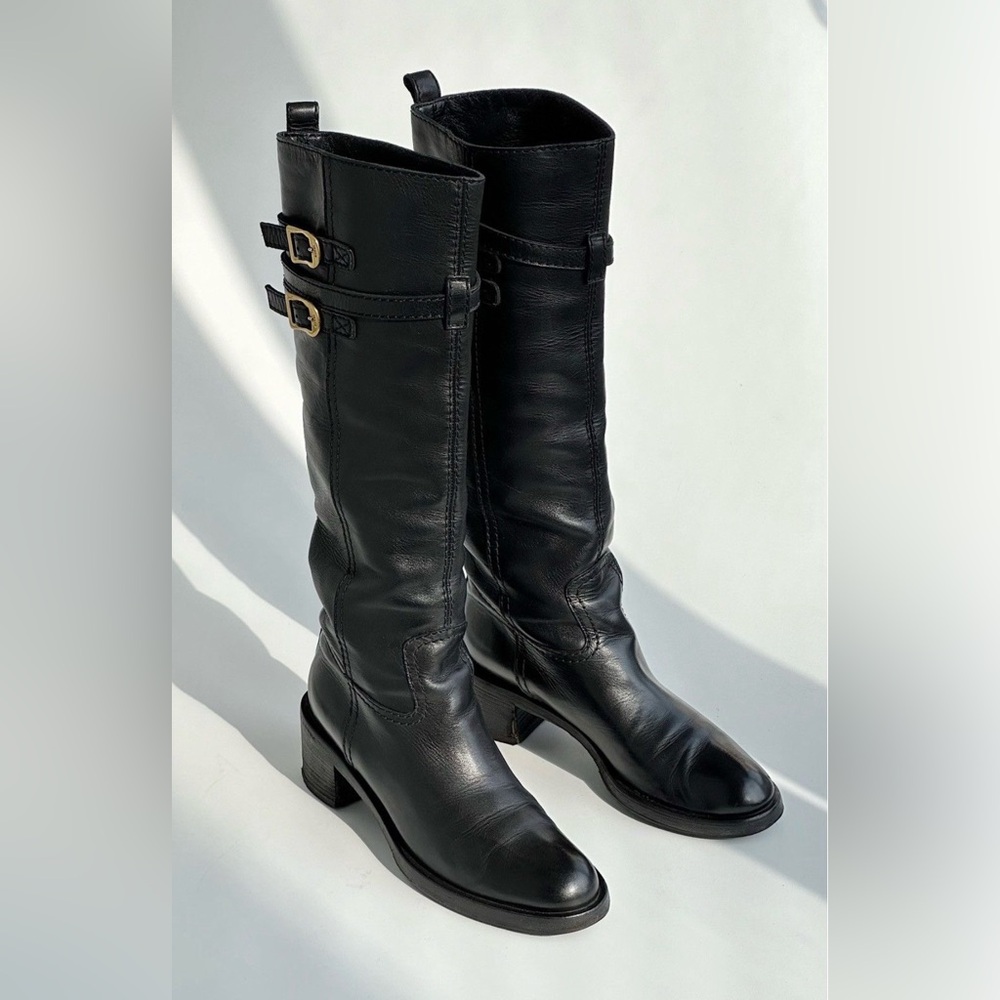 Gucci Black Leather Knee-High Heeled Boots with Dual Buckles